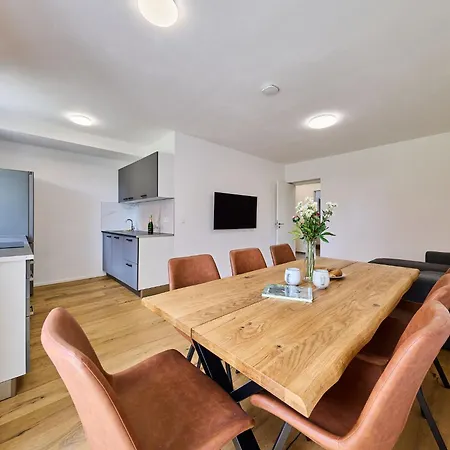 Modern Mountain Terrace Retreat & Pets By Interhome Apartmán